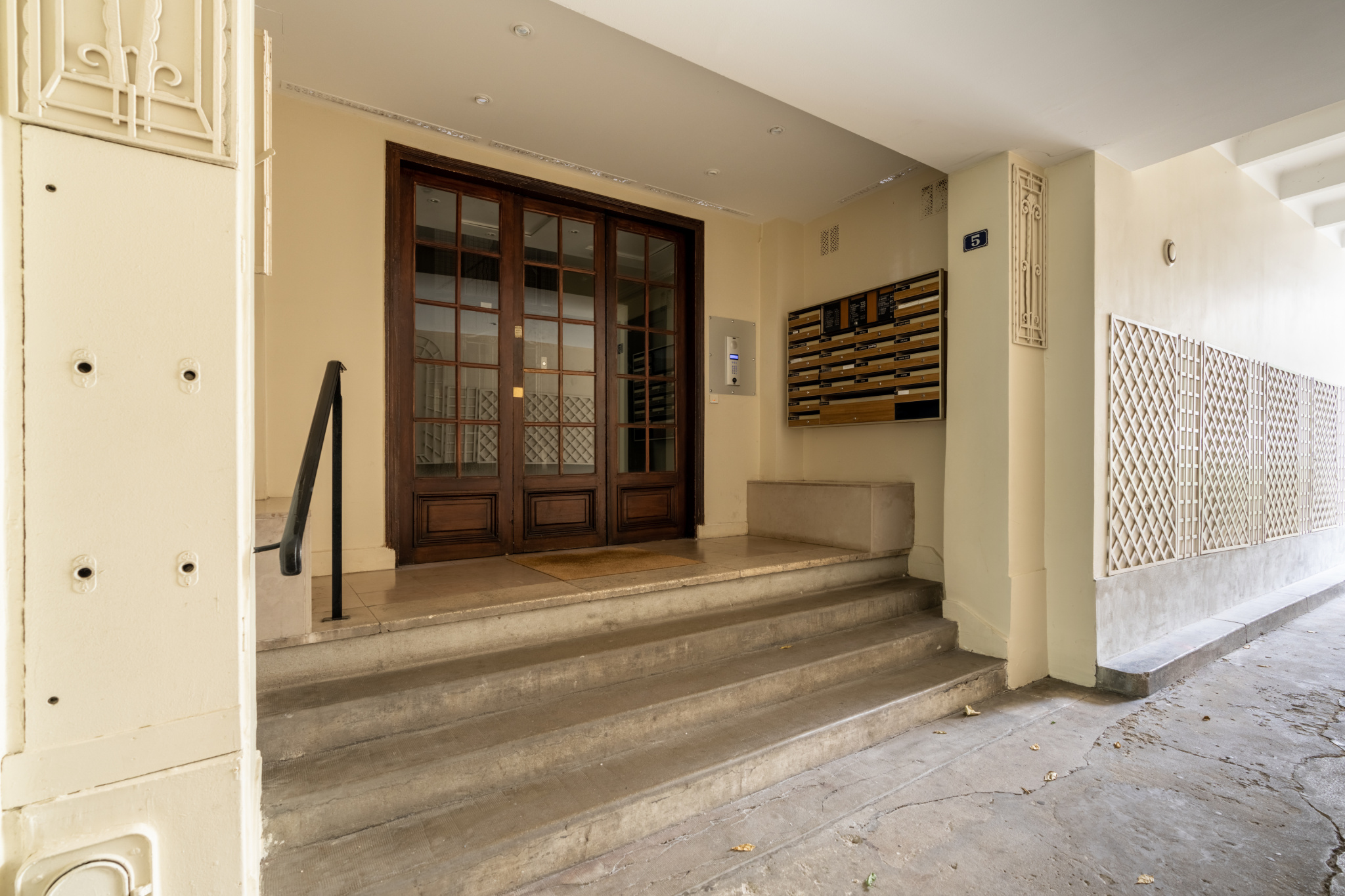 PARIS XVI – MUETTE – STUDIO