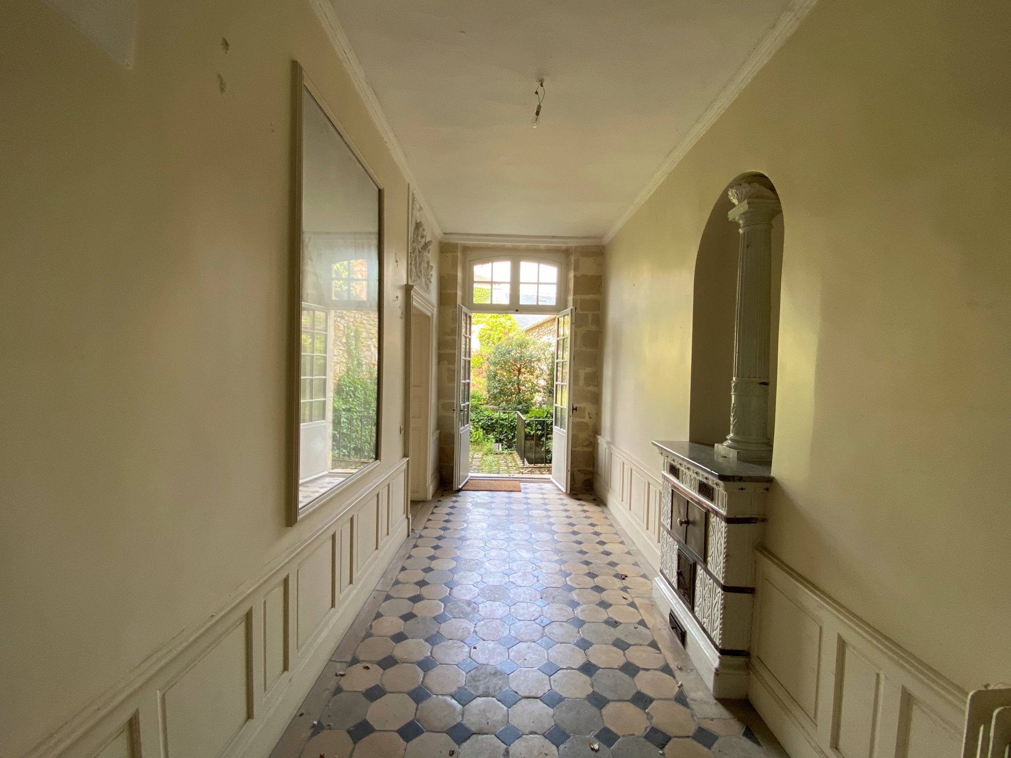 SENLIS – CŒUR HISTORIQUE – HOTEL PARTICULIER
