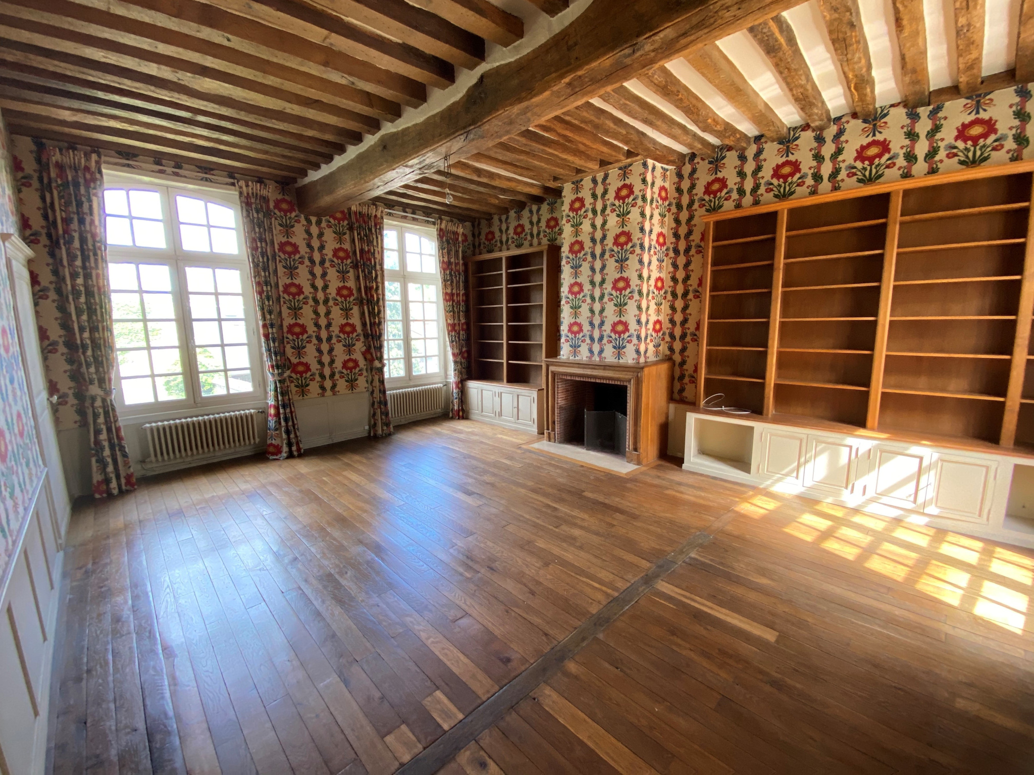 SENLIS – CŒUR HISTORIQUE – HOTEL PARTICULIER