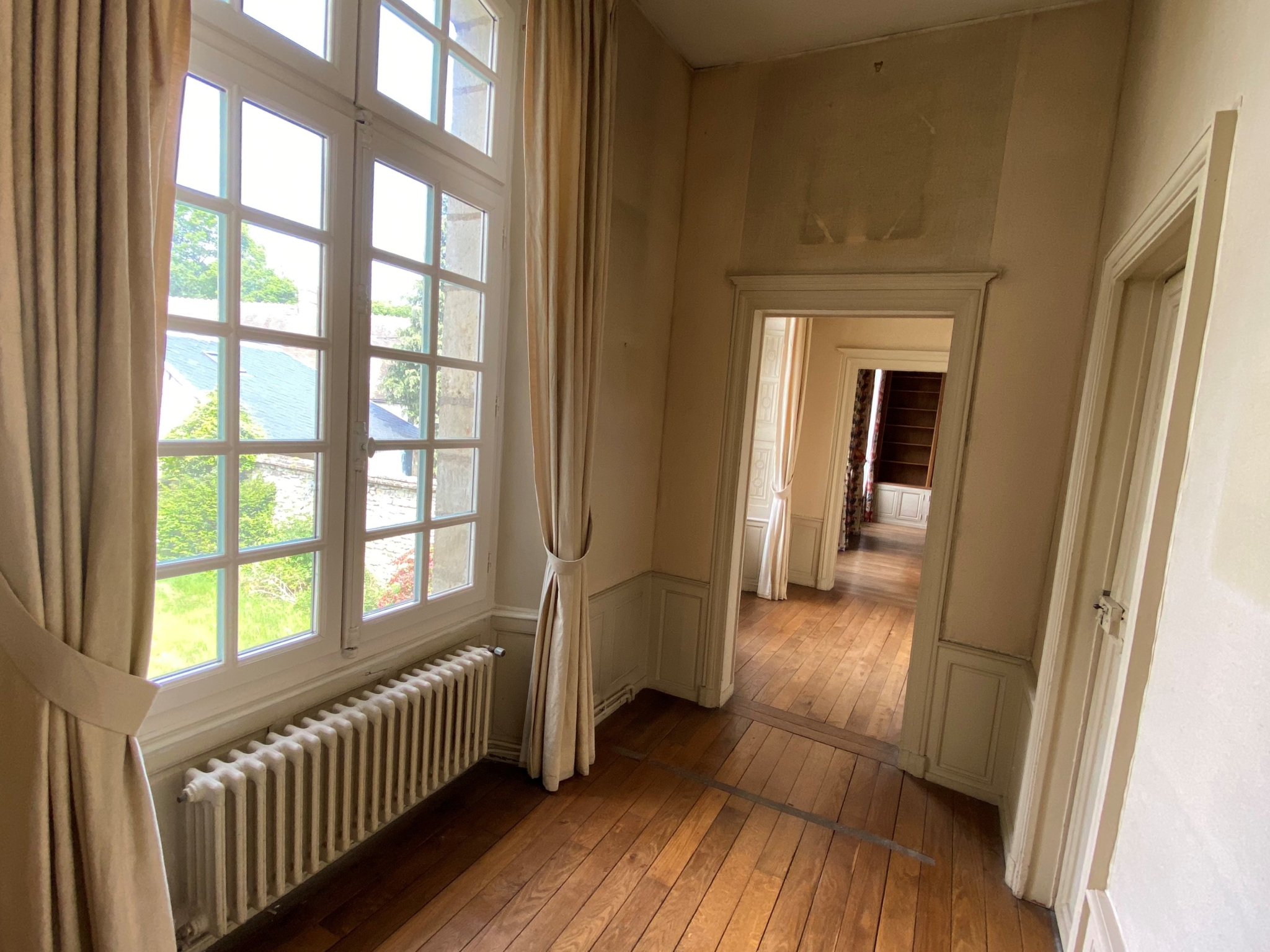 SENLIS – CŒUR HISTORIQUE – HOTEL PARTICULIER